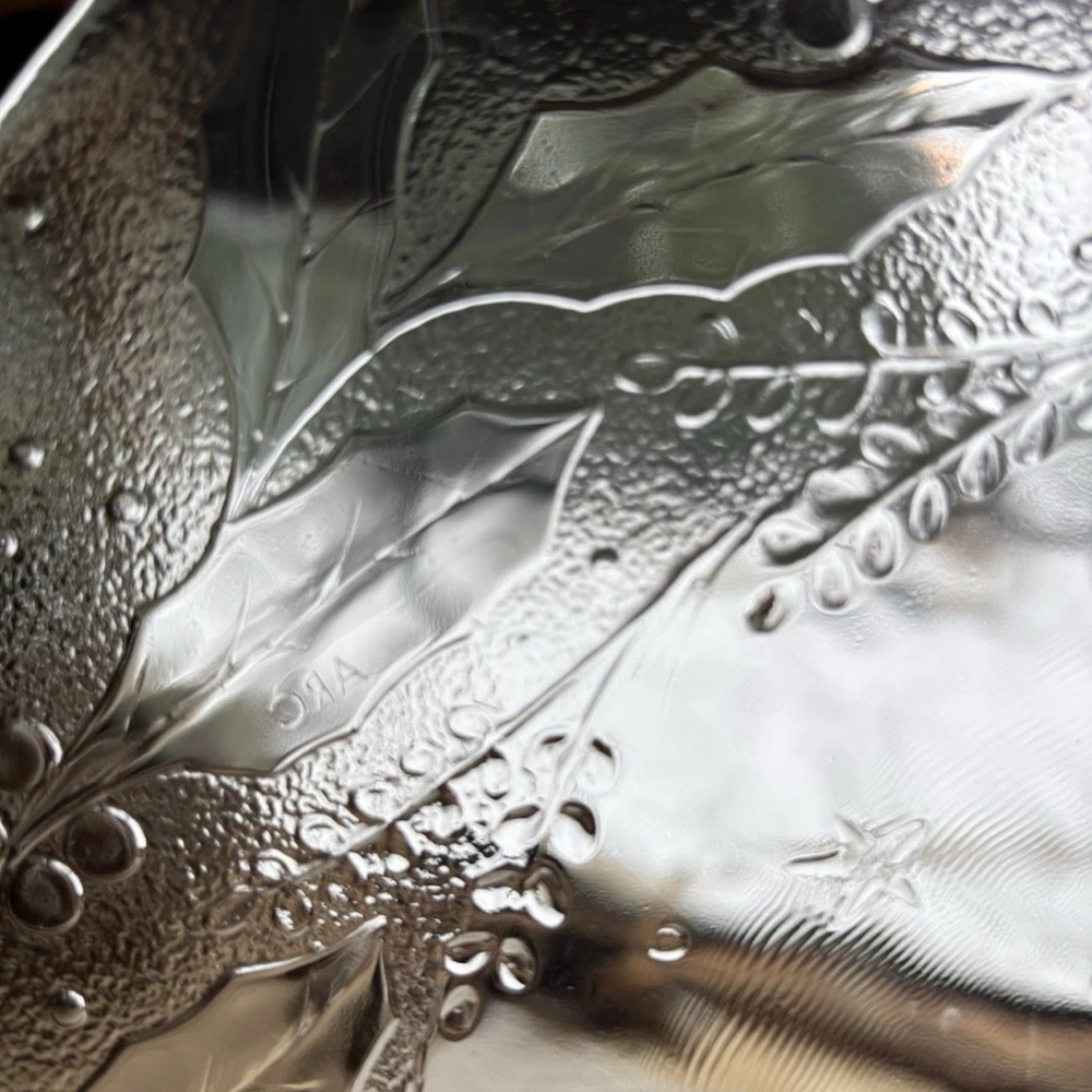 Arcoroc Holly Tree Embossed Glass Christmas Platter 13 Inch - Picture 7 of 8